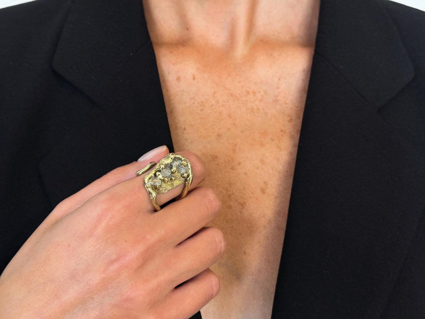 თითბერის ბეჭედი კვარცით