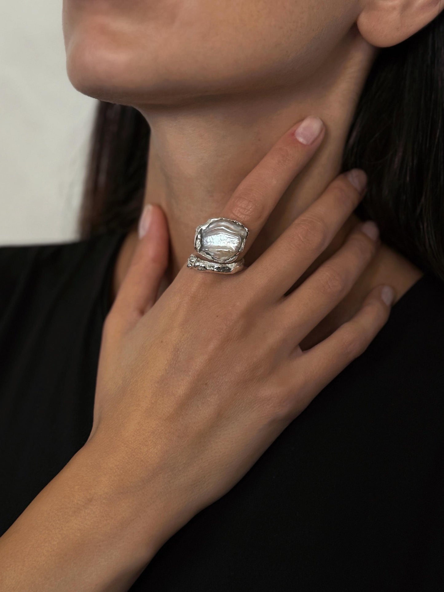 ვერცხლის ღია ბეჭედი მარგალიტით