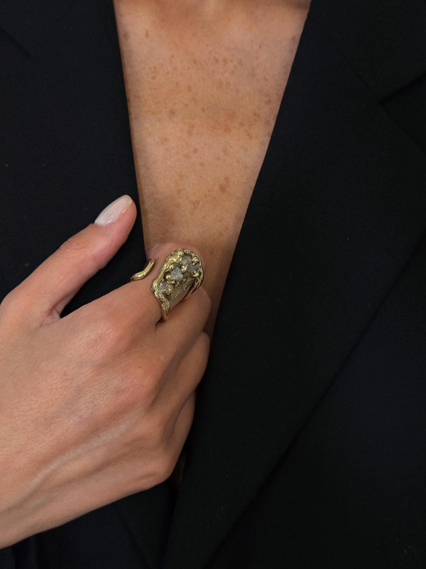 თითბერის ბეჭედი კვარცით