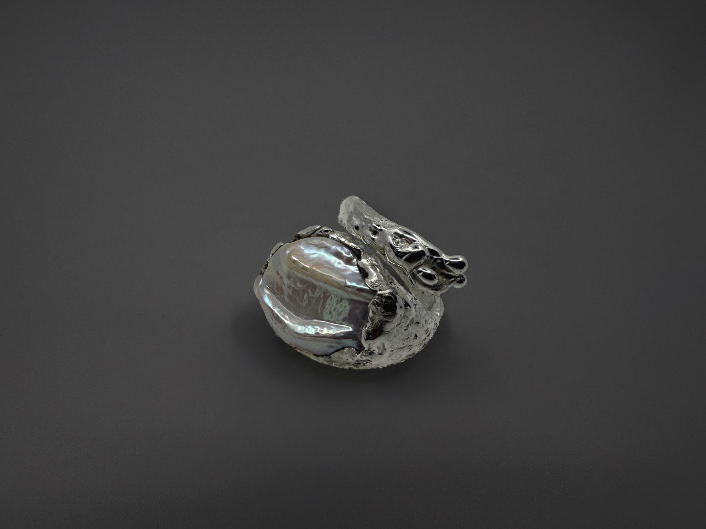 ვერცხლის ღია ბეჭედი მარგალიტით