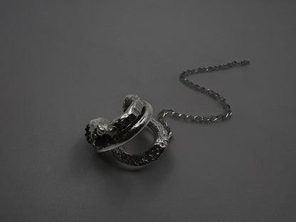 ვერცხლის საყურე შავი ქვით