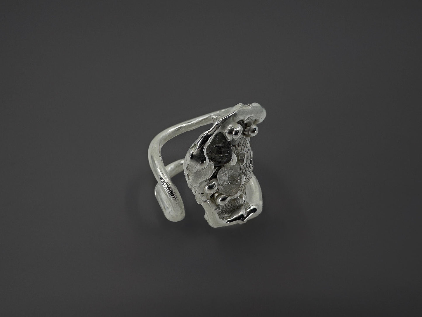 ვერცხლის ბეჭედი კვარცის კრისტალებით